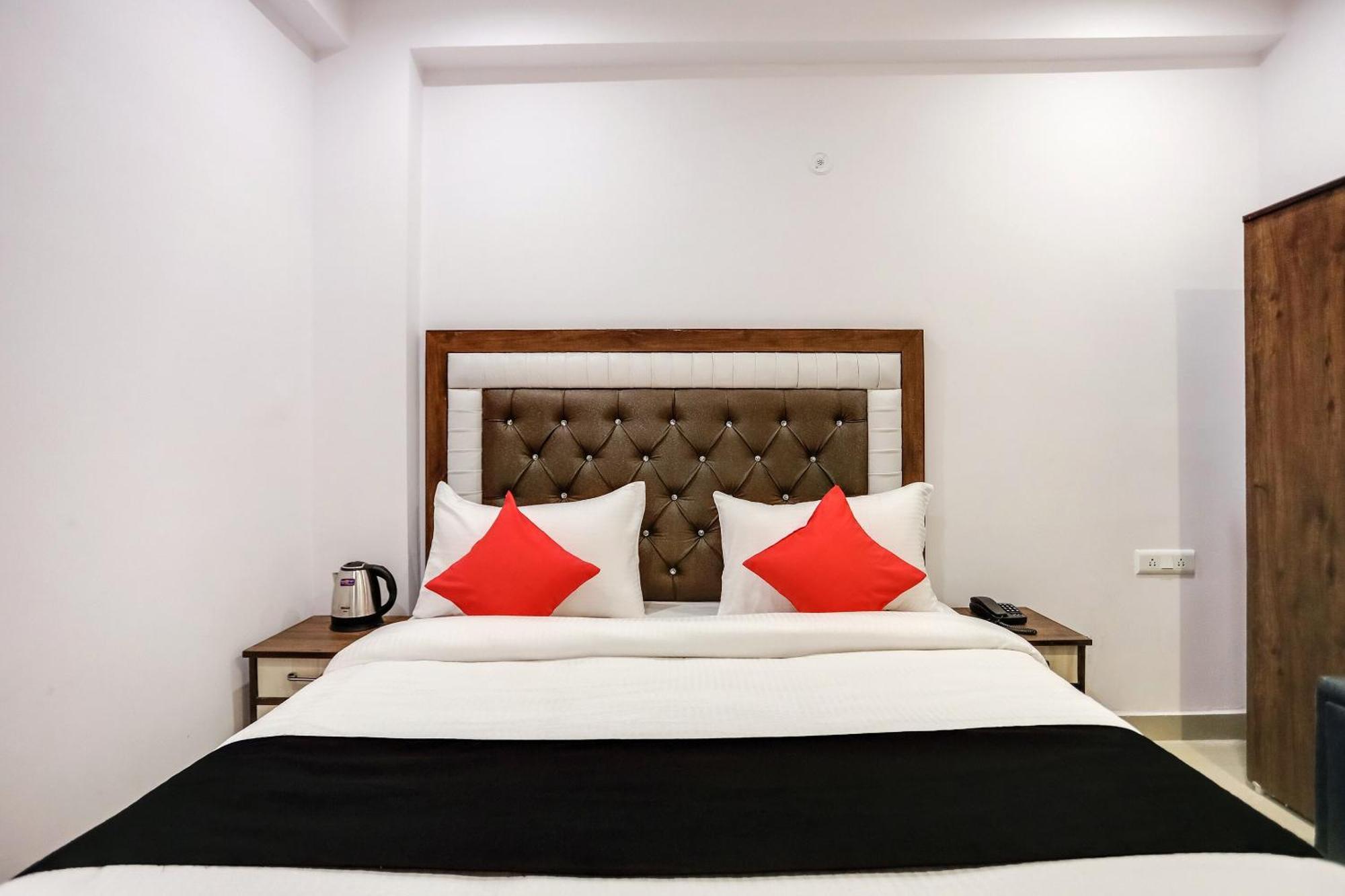 גאזיאבאד Hotel O Golden Stone מראה חיצוני תמונה