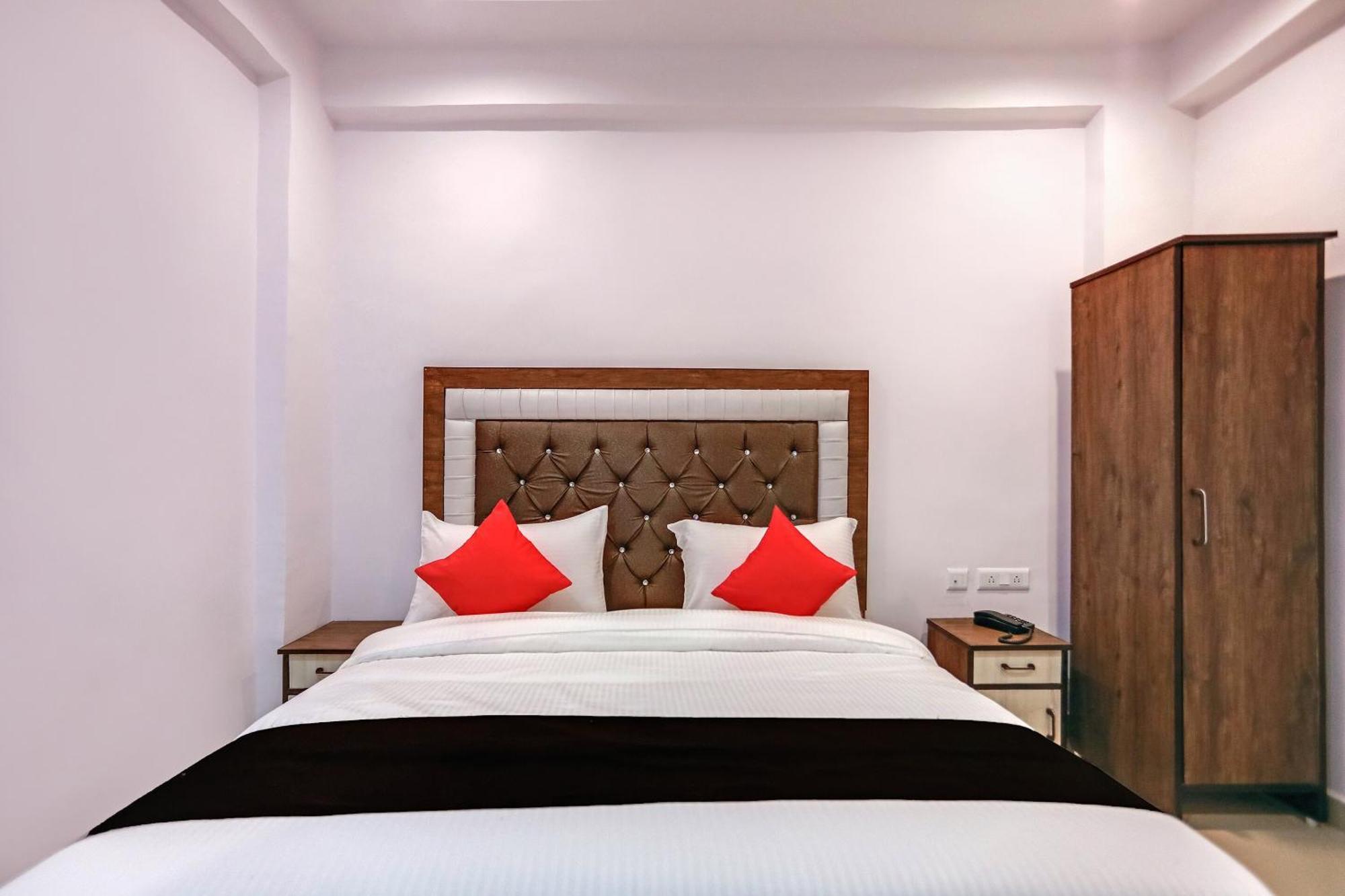 גאזיאבאד Hotel O Golden Stone מראה חיצוני תמונה