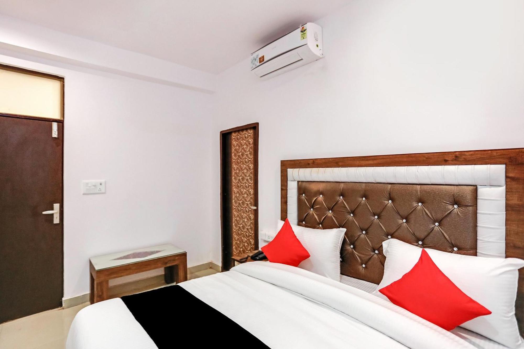 גאזיאבאד Hotel O Golden Stone מראה חיצוני תמונה