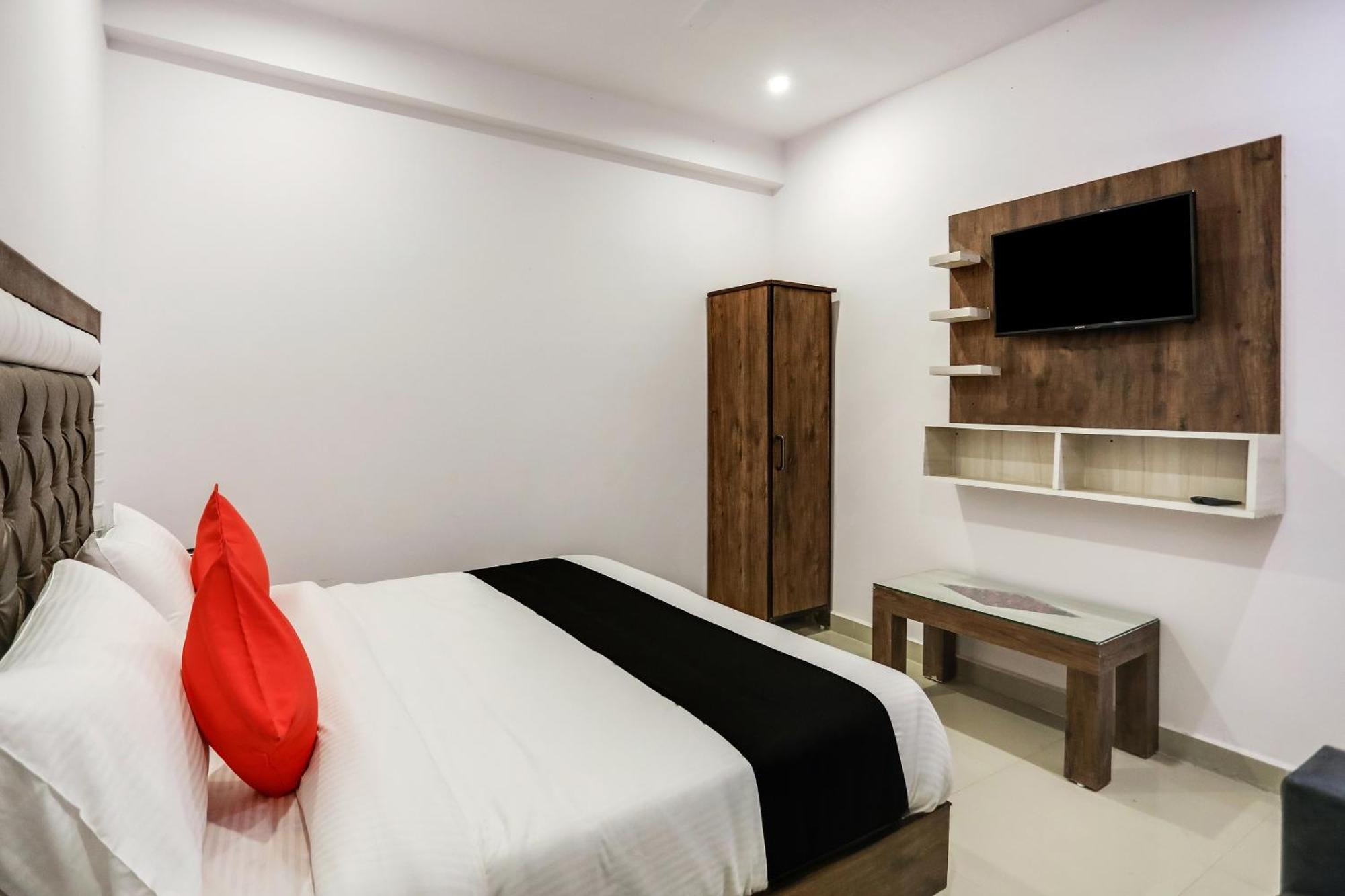גאזיאבאד Hotel O Golden Stone מראה חיצוני תמונה